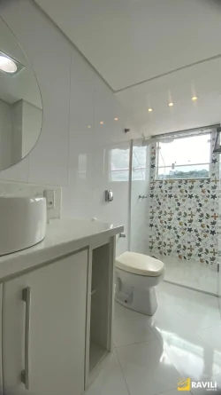 Amplo Apartamento Semimobiliado para Locação!