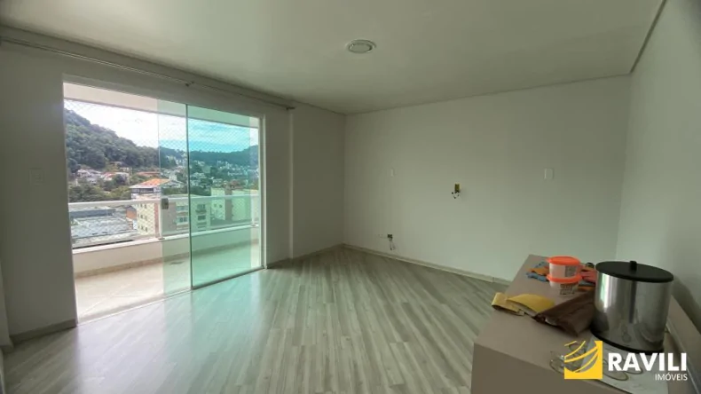 Amplo Apartamento Semimobiliado para Locação!