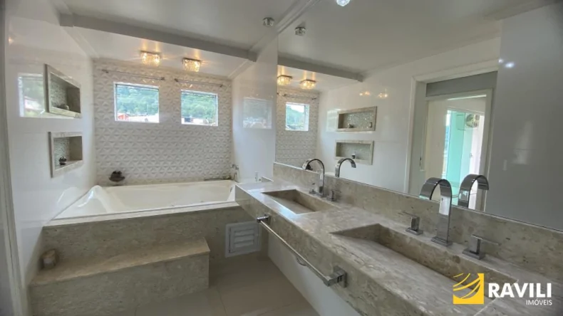 Amplo Apartamento Semimobiliado para Locação!