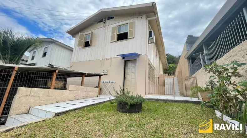 Casa Pavimento Superior para Locação no Bairro Vila Pedrini!