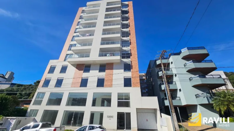 Amplo Apartamento para Locação