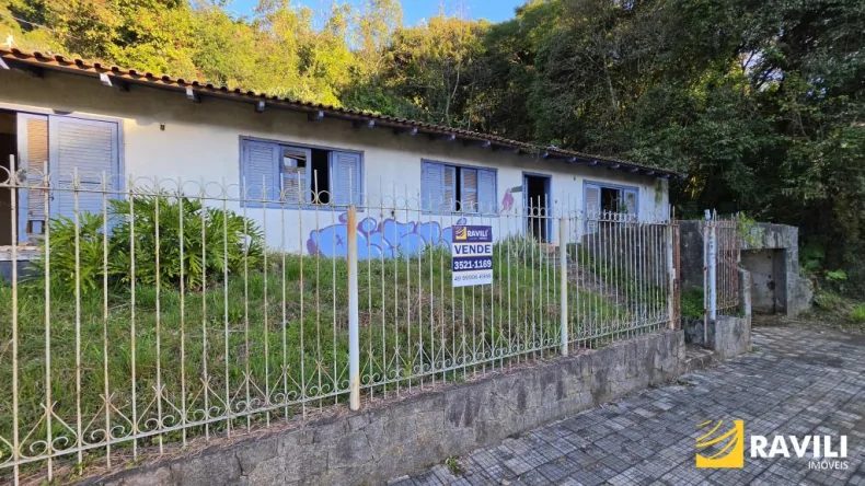 Terreno Exclusivo com 1.000m² e Casa de 260,68m² que Necessita Reforma para Venda no Bairro Vila Pedrini/SC!