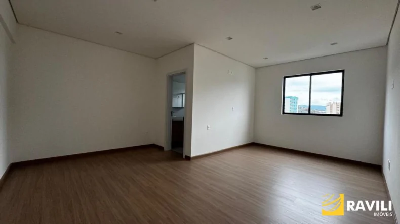 Amplo Apartamento para Locação