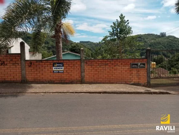 Amplo terreno com Casa para Venda 