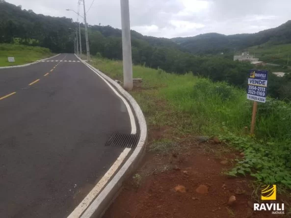 Terreno para Venda Medindo 741,00 m²