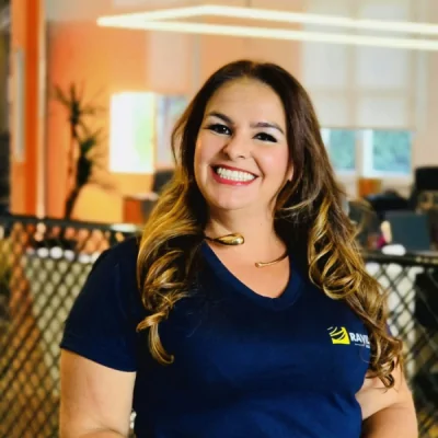 Juliana Souza de Araujo  - CRECI/SC 39441F